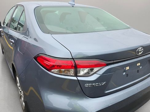 Used 2025 Toyota Corolla LE image 2