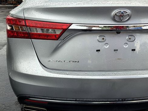 Used 2018 Toyota Avalon Limited image 35
