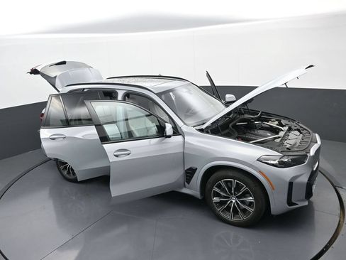 Used 2024 BMW X5 xDrive40i w/ M Sport Package AWD/4WD image 37