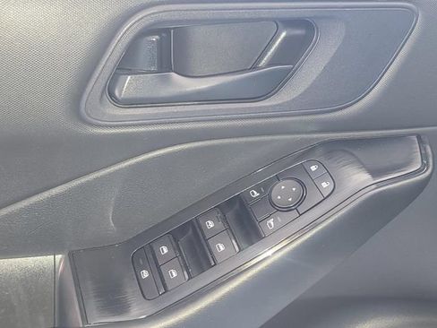 Used 2024 Nissan Rogue S FWD image 7