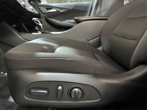 Used 2025 Chevrolet Malibu LT FWD image 17