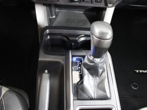 Used 2021 Toyota Tacoma TRD Off-Road AWD/4WD image 42