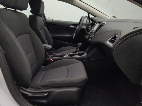 Used 2018 Chevrolet Cruze LT FWD image 21