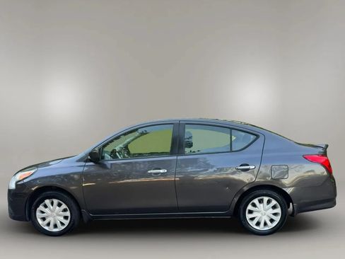 Used 2015 Nissan Versa SV FWD image 3