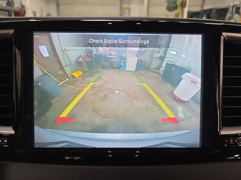 Used 2023 Chrysler Pacifica Touring-L image 25