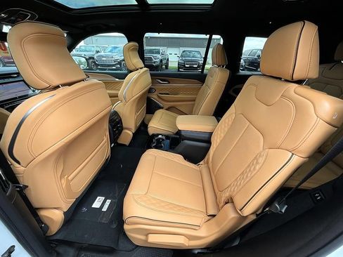 New 2026 Jeep Grand Cherokee L Summit w/ Obsidian Package AWD/4WD image 32