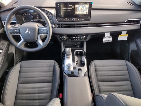 New 2026 Mitsubishi Outlander SE image 2