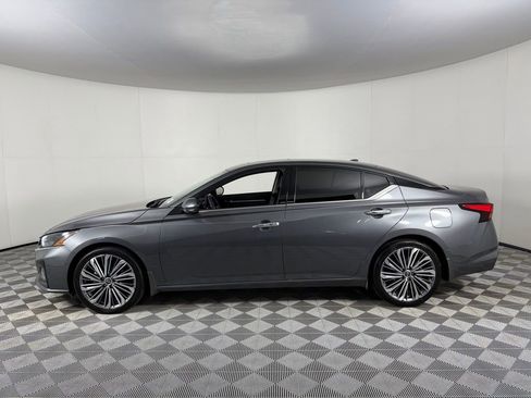 Used 2025 Nissan Altima 2.5 SL image 11