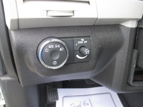 Used 2011 Chevrolet Traverse LTZ FWD image 19
