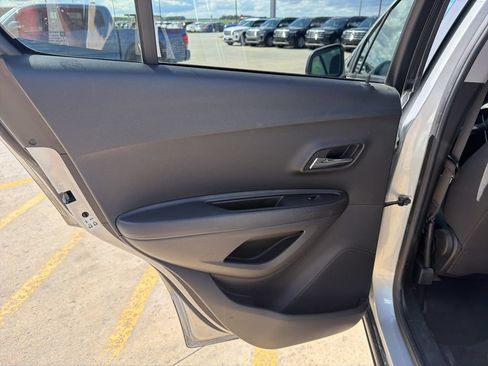 Used 2020 Chevrolet Trax LS w/ Tint and Cruise Package FWD image 18