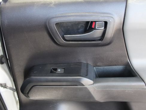 Used 2020 Toyota Tacoma SR AWD/4WD image 53