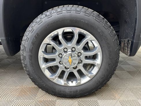 Used 2025 Chevrolet Silverado 2500 LTZ w/ LTZ Premium Package AWD/4WD image 30