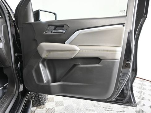 Used 2025 Chevrolet Colorado ZR2 AWD/4WD image 13
