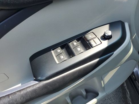 Used 2017 Toyota Highlander XLE AWD/4WD image 21