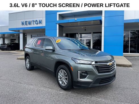 Used 2023 Chevrolet Traverse LT image 1