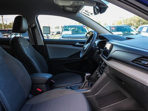 Used 2024 Volkswagen Taos SE image 17