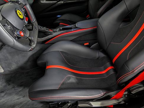 Used 2020 Ferrari 812 Superfast RWD image 28