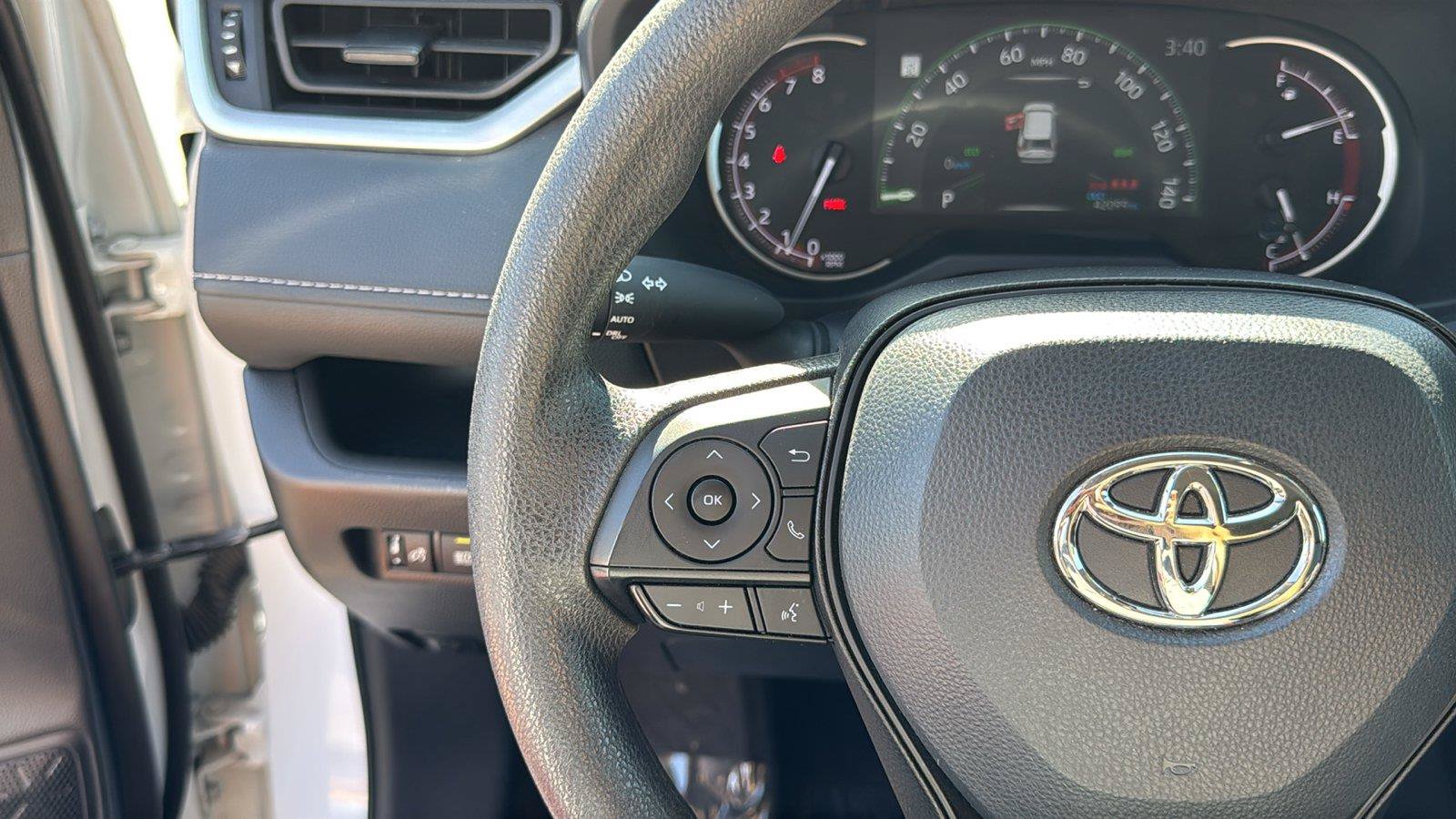 Used 2025 Toyota RAV4 XLE FWD image 13
