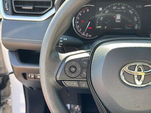 Used 2025 Toyota RAV4 XLE FWD image 13