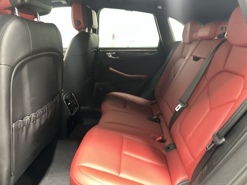 Used 2018 Porsche Macan GTS AWD/4WD image 31