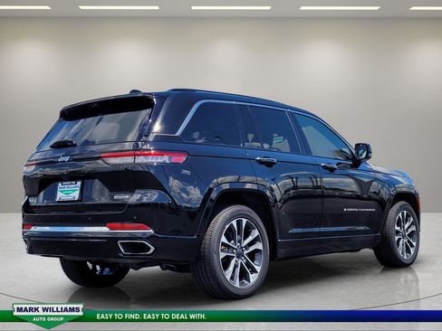 Used 2022 Jeep Grand Cherokee Overland w/ Luxury Tech Group IV AWD/4WD image 4