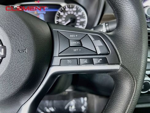 Used 2025 Nissan Altima 2.5 SV FWD image 17
