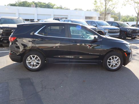 Used 2024 Chevrolet Equinox LT w/ LPO, Floor Liner Package FWD image 11