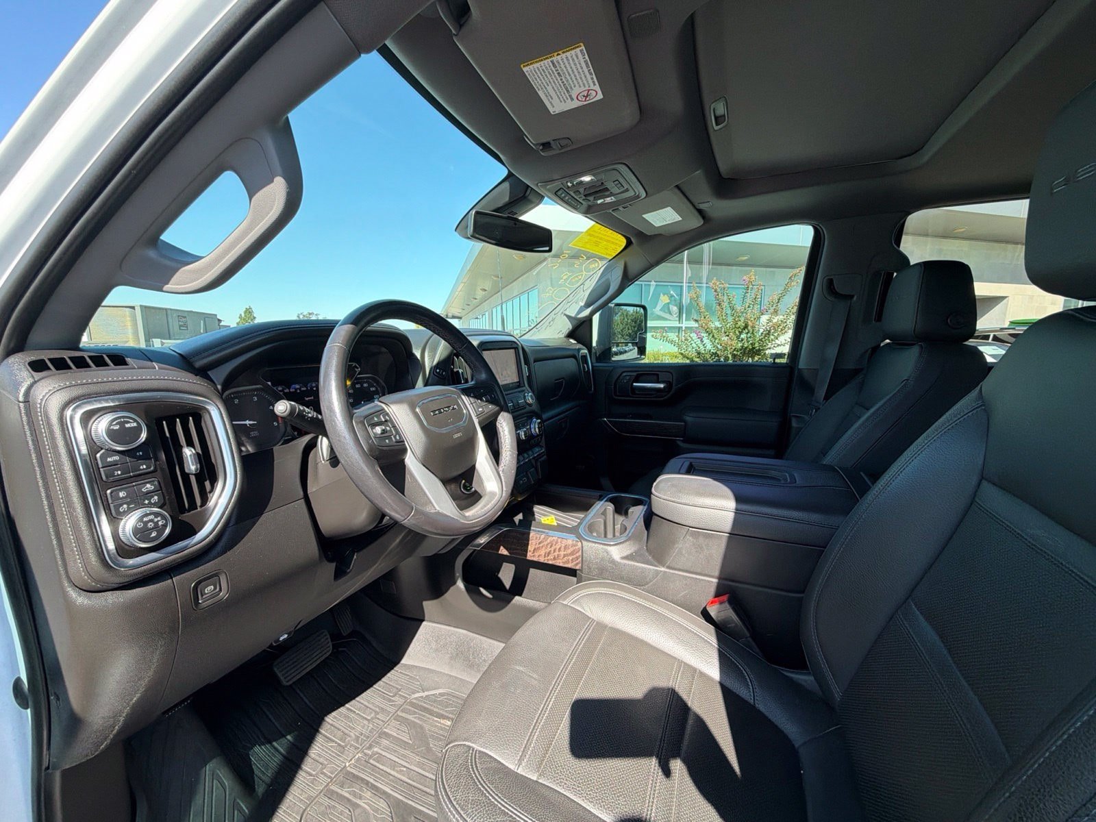 Used 2022 GMC Sierra 3500 Denali AWD/4WD image 4