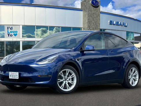 Used 2023 Tesla Model Y Long Range AWD/4WD image 1