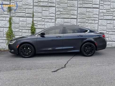 Used 2017 Chrysler 200 Limited Platinum w/ Comfort & Convenience Group image 7
