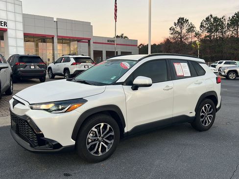 Certified 2023 Toyota Corolla Cross XSE image 2