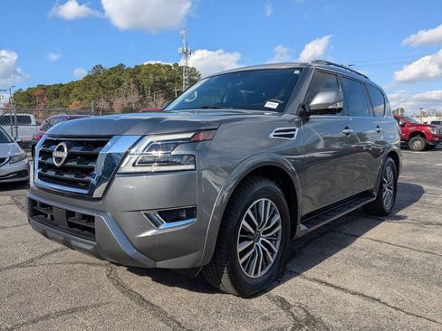 Used 2023 Nissan Armada SL w/ Captain's Chairs Package image 8