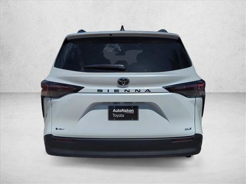 New 2026 Toyota Sienna XLE FWD image 5