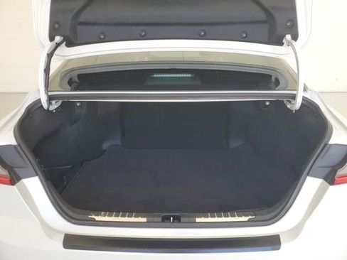 Used 2025 Toyota Camry XLE FWD image 11