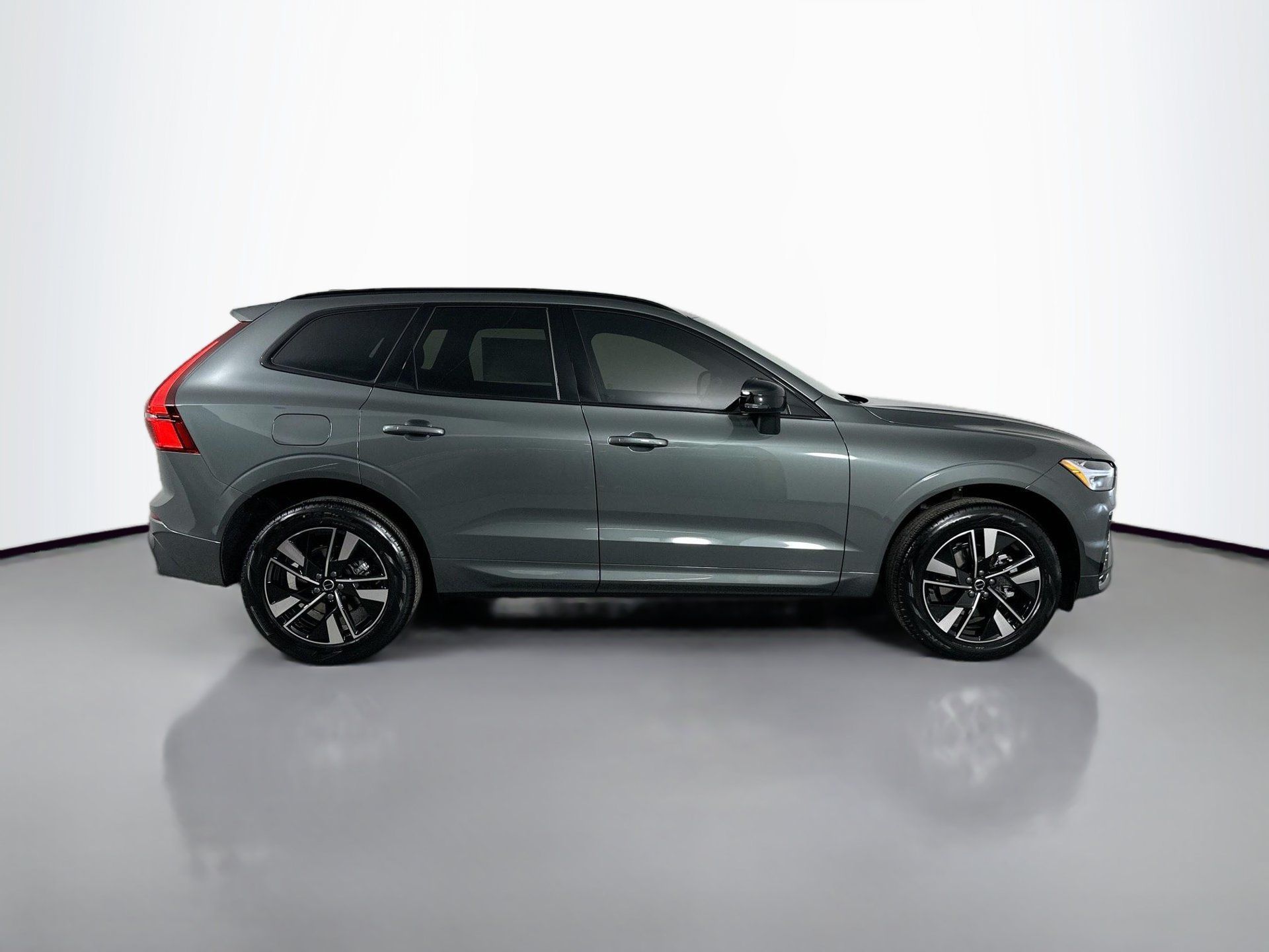 Certified 2026 Volvo XC60 B5 Core w/ Climate Package AWD/4WD image 5