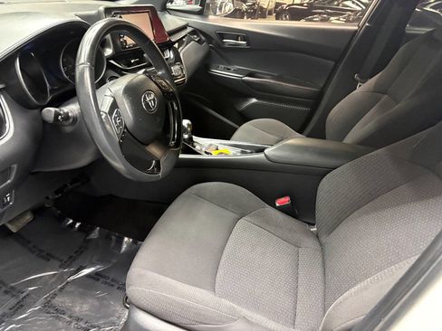 Used 2018 Toyota C-HR XLE image 15