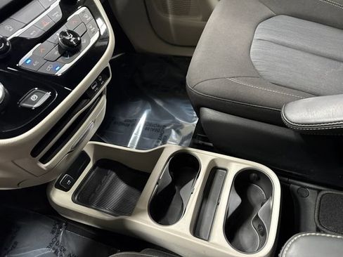 Used 2020 Chrysler Voyager LX FWD image 21