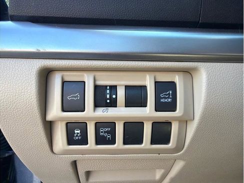 Used 2017 Subaru Outback 2.5i Limited w/ Popular Package #5 image 24