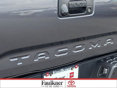 Used 2020 Toyota Tacoma TRD Off-Road w/ TRD Premium Off Road Package AWD/4WD image 30