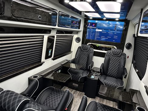 Used 2022 Mercedes-Benz Sprinter 3500 image 3