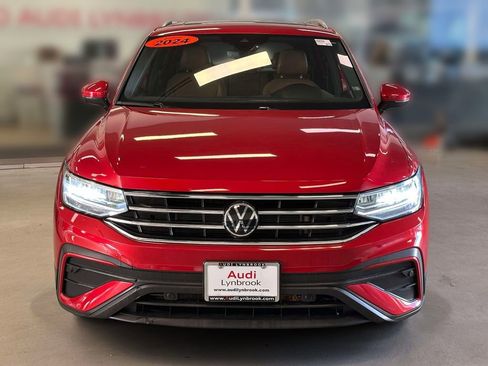Used 2024 Volkswagen Tiguan SE AWD/4WD image 2