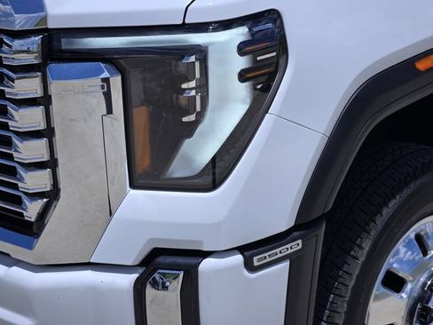 Used 2025 GMC Sierra 3500 Denali w/ Denali Reserve Package AWD/4WD image 9