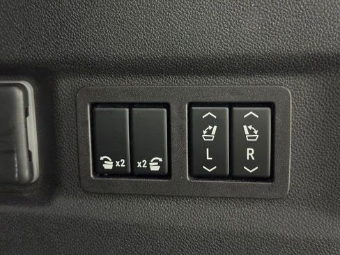 Used 2023 GMC Yukon XL SLT w/ SLT Premium Package AWD/4WD image 11