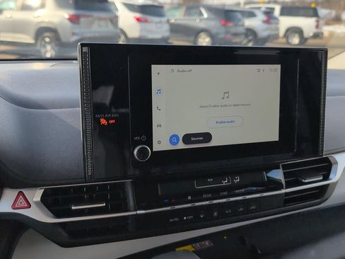 Used 2025 Toyota Sienna LE image 34