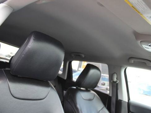 Used 2022 Jeep Compass Limited AWD/4WD image 32