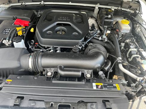 Used 2024 Jeep Wrangler Sahara image 21