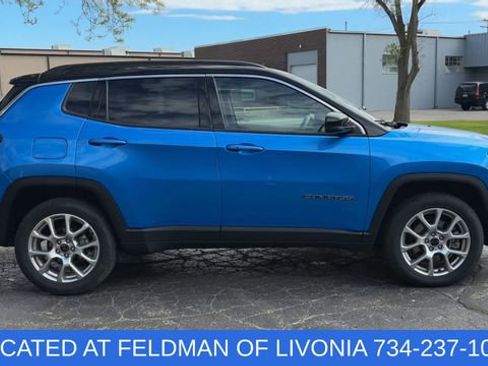 Used 2025 Jeep Compass Limited AWD/4WD image 9