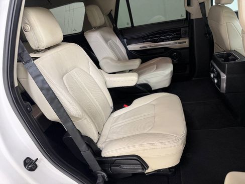 Used 2018 Ford Expedition Platinum RWD image 31