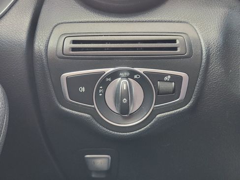 Used 2019 Mercedes-Benz GLC 300 4MATIC image 21