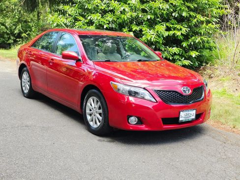 Used 2011 Toyota Camry XLE FWD image 7